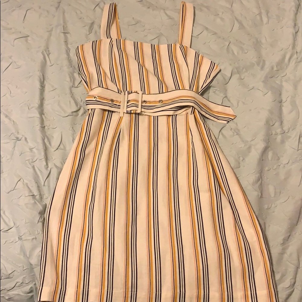Dress with belt